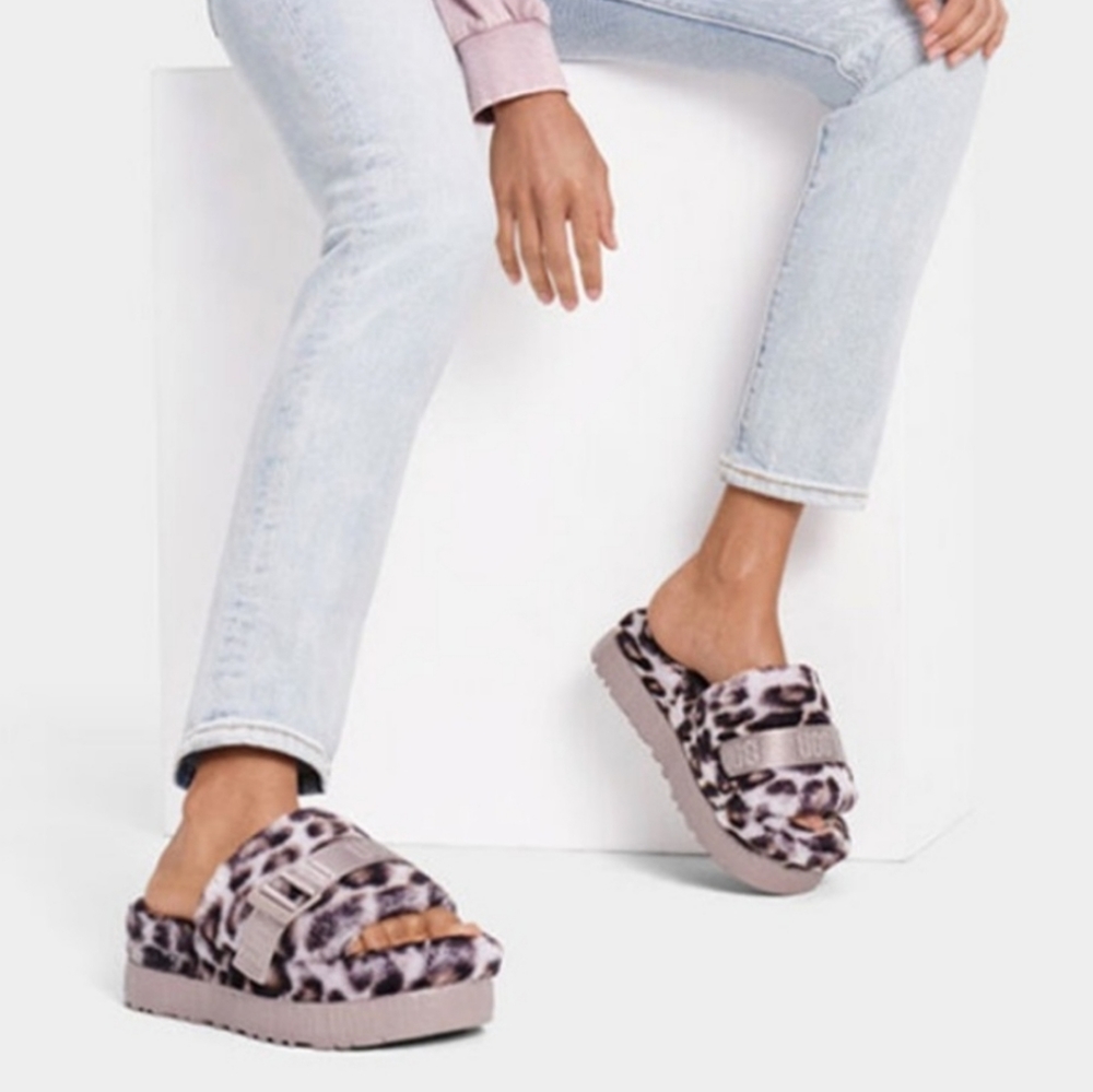 UGG Women’s Fluffita Platform Stormy Panther Print Slipper Gray
